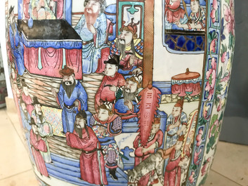 Une paire de grands vases en porcelaine de Chine famille rose, 19&egrave;me