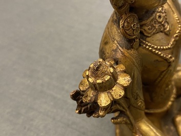 Deux mod&egrave;les de Tara en bronze dor&eacute;, Tibet ou Mongolie, 17/18&egrave;me
