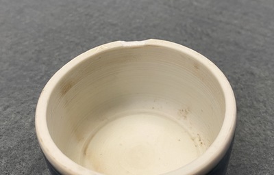 Une paire de pots couverts en porcelaine de Chine en bleu et blanc, &eacute;pave du Hatcher cargo, &eacute;poque Transition