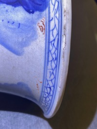 Un vase de forme gu en porcelaine de Chine wucai, Shunzhi