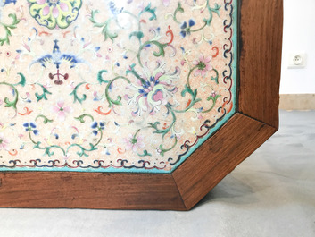 A Chinese huali wooden stand with famille rose plaque, Jiaqing
