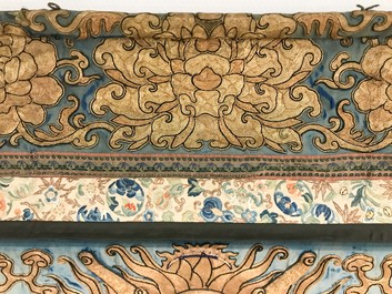 A Chinese gold-thread embroidered silk dragon wall tapestry, 19th C.