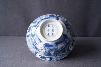 Un bol de type klapmuts en porcelaine de Chine en bleu et blanc, marque et &eacute;poque de Kangxi
