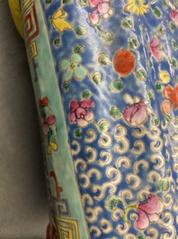 Drie Chinese famille rose figuren van de sterrengoden, 19/20e eeuw