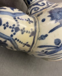 Une collection vari&eacute;e en porcelaine de Chine et gr&egrave;s de Yixing, Ming et apr&egrave;s