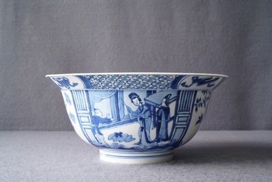 Un bol de type klapmuts en porcelaine de Chine en bleu et blanc, marque et &eacute;poque de Kangxi