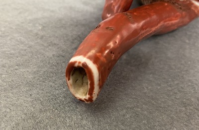 Une verseuse de type kinrande en forme de p&ecirc;che, Jiajing