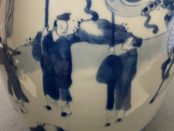 Un pot &agrave; gingembre en porcelaine de Chine en bleu et blanc &agrave; d&eacute;cor figuratif, Kangxi