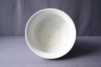 Een Chinese blauw-witte wierookbrander met kostbaarheden, Kangxi