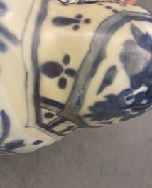 Une collection vari&eacute;e en porcelaine de Chine et gr&egrave;s de Yixing, Ming et apr&egrave;s