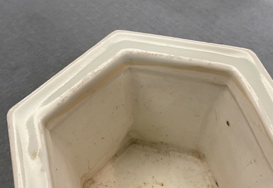 Five various Chinese jardini&egrave;res and four plates, 19/20th C.