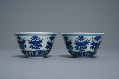 A pair of Chinese blue and white 'linghzi' bowls, Jiajing mark, 19/20th C.