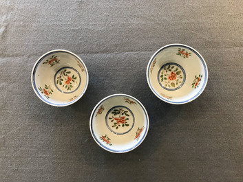Neuf tasses et soucoupes en porcelaine de Chine famille verte, Kangxi