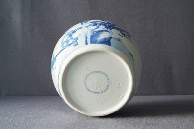 Un pot &agrave; gingembre en porcelaine de Chine en bleu et blanc &agrave; d&eacute;cor figuratif, Kangxi