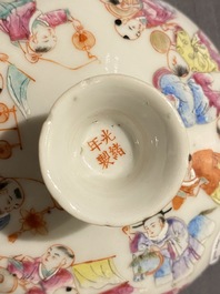 Een Chinese famile rose dekselkom met decor van het lentefestival, Guangxu merk, 19/20e eeuw
