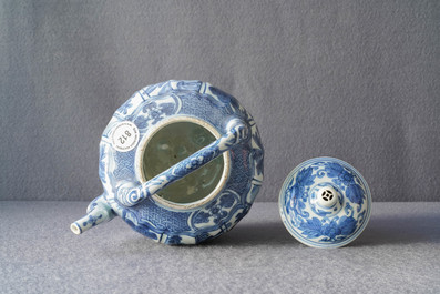 A Chinese blue and white wine ewer with figures, Wanli