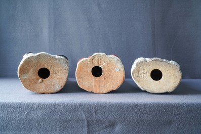 Drie Chinese famille rose figuren van de sterrengoden, 19/20e eeuw