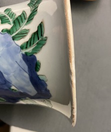 Un vase de forme gu en porcelaine de Chine wucai, Shunzhi