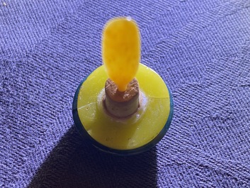 A Chinese yellow jade snuff bottle, 18th C.
