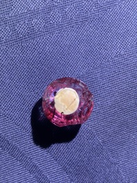 Une tabati&egrave;re en verre sandwich biotite, Verrerie Imp&eacute;riale, P&eacute;kin, Chine, 1720-1840