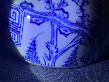 Een gevarieerde collectie Chinees 'Bleu de Hue' porselein voor de Vietnamese markt, 19e eeuw