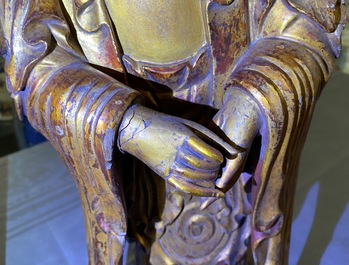 Deux grandes figures de Guanyin en bois dor&eacute; et laqu&eacute;, Chine, 18/19&egrave;me