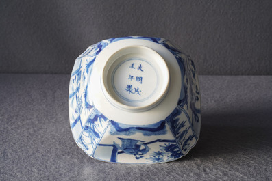 Een Chinese blauw-witte vierkante kom, Chenghua merk, Kangxi