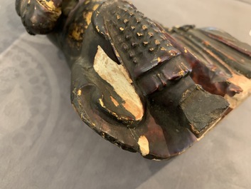 Une figure de Guan Yu en bois laqu&eacute; et dor&eacute;, Chine, Ming