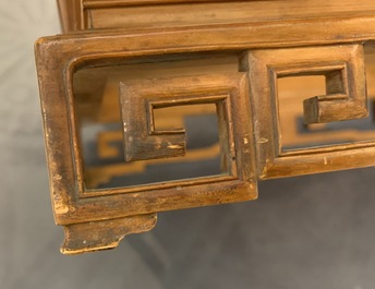 Deux plateaux et un socle en bois sculpt&eacute;, Chine, 18/19&egrave;me
