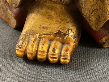 Deux grandes figures de Guanyin en bois dor&eacute; et laqu&eacute;, Chine, 18/19&egrave;me