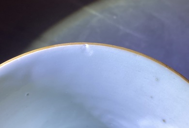 Un pot &agrave; pinceaux en porcelaine de Chine en bleu et blanc, &eacute;poque Transition