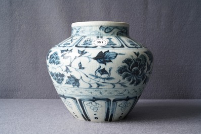 An Annamese blue and white vase with floral design, Vietnam, 15/16th C.
