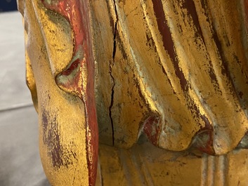 Deux grandes figures de Guanyin en bois dor&eacute; et laqu&eacute;, Chine, 18/19&egrave;me