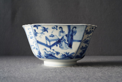 Een Chinese blauw-witte vierkante kom, Chenghua merk, Kangxi