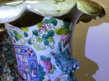 Une paire de grands vases en porcelaine de Chine famille rose, 19&egrave;me