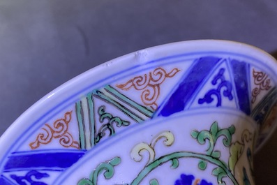 Een paar Chinese wucai 'draken' vazen, Xuande merk, Republiek