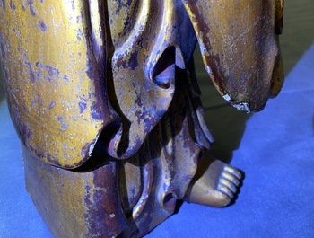 Deux grandes figures de Guanyin en bois dor&eacute; et laqu&eacute;, Chine, 18/19&egrave;me
