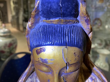 Deux grandes figures de Guanyin en bois dor&eacute; et laqu&eacute;, Chine, 18/19&egrave;me