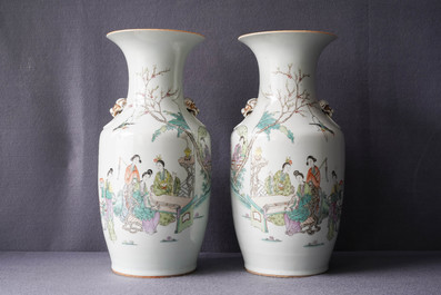 Two pairs of Chinese famille rose vases with ladies in a garden, 19/20th C.