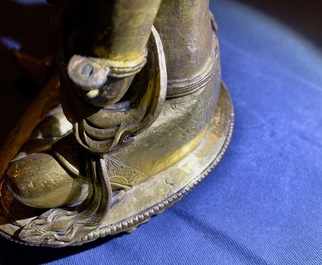 Une figure de Tara en bronze dor&eacute; incrust&eacute; de corail et turquoise, Sino-Tibet, 18&egrave;me