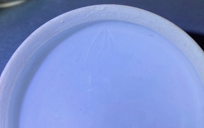 Une paire de tasses &agrave; vins et leur rechauds en porcelaine de Chine famille rose, 19/20&egrave;me