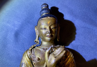 Une figure de Tara en bronze dor&eacute; incrust&eacute; de corail et turquoise, Sino-Tibet, 18&egrave;me