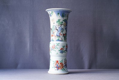 Un vase de forme gu en porcelaine de Chine wucai, Shunzhi