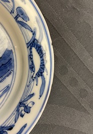 Une coupe en porcelaine de Chine en bleu et blanc &agrave; d&eacute;cor d'un paysage, Wanli
