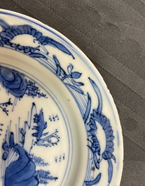 Une coupe en porcelaine de Chine en bleu et blanc &agrave; d&eacute;cor d'un paysage, Wanli