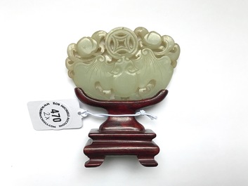 Deux pi&egrave;ces en jade c&eacute;ladon p&acirc;le sculpt&eacute;, Chine, Qing