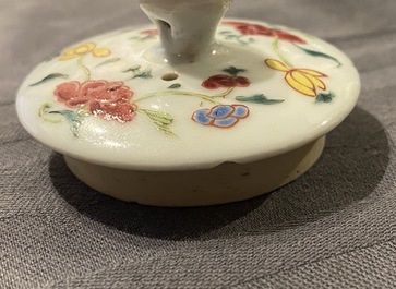 Un service &agrave; th&eacute; en porcelaine de Chine famille rose, Qianlong