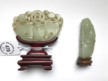 Deux pi&egrave;ces en jade c&eacute;ladon p&acirc;le sculpt&eacute;, Chine, Qing