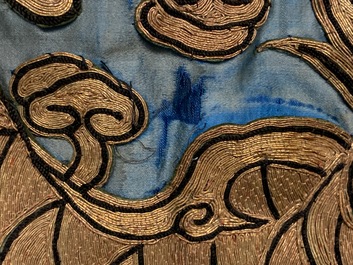 A Chinese gold-thread embroidered silk dragon wall tapestry, 19th C.
