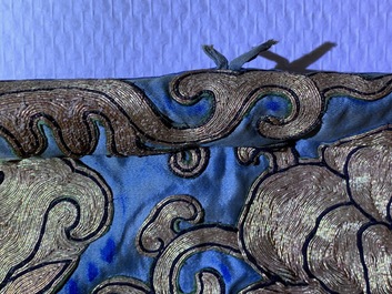 A Chinese gold-thread embroidered silk dragon wall tapestry, 19th C.